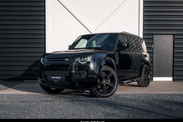 Gul Land Rover Defender 110 fra 2021