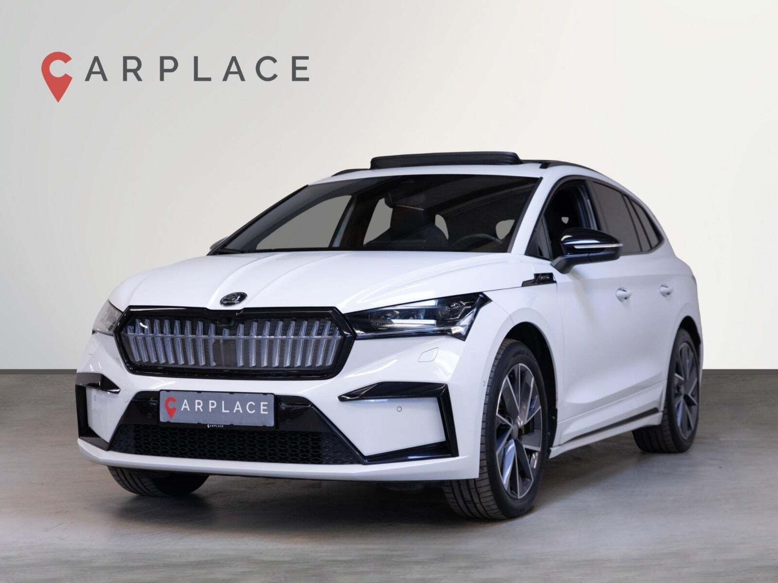 Hvid Skoda Enyaq fra 2023