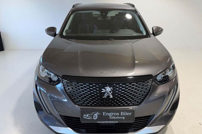 Grå Peugeot 2008 fra 2020