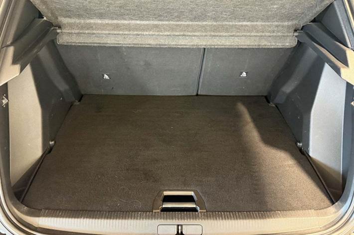 Grå Peugeot 2008 fra 2020