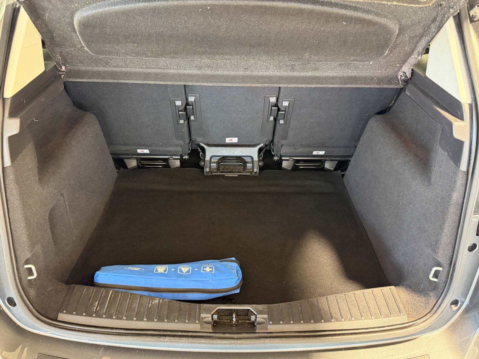 Grå Ford C-MAX fra 2016