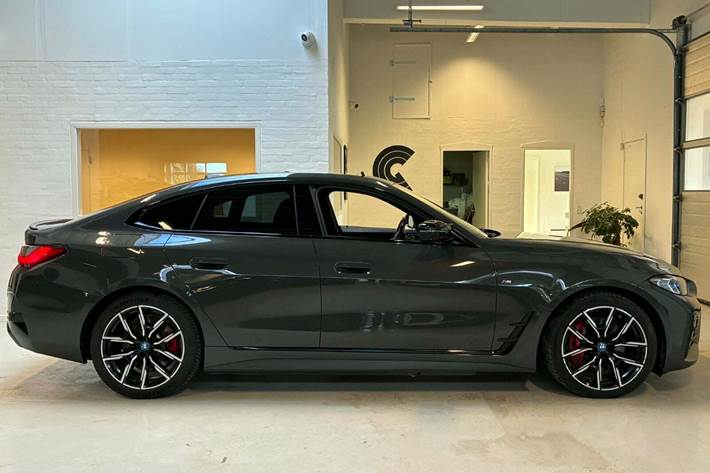 Grå BMW i4 fra 2022