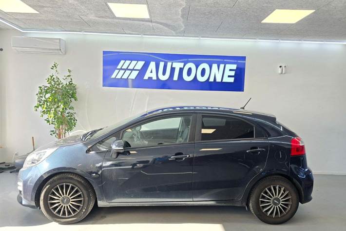 Blå Kia Rio fra 2016