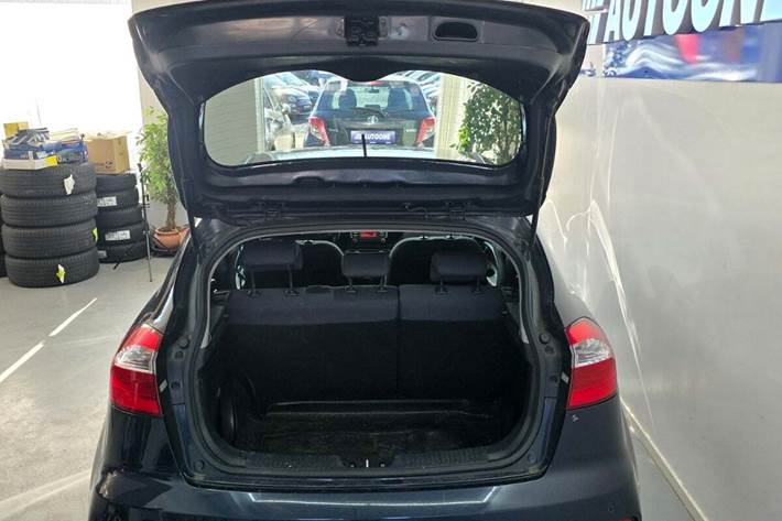 Blå Kia Rio fra 2016