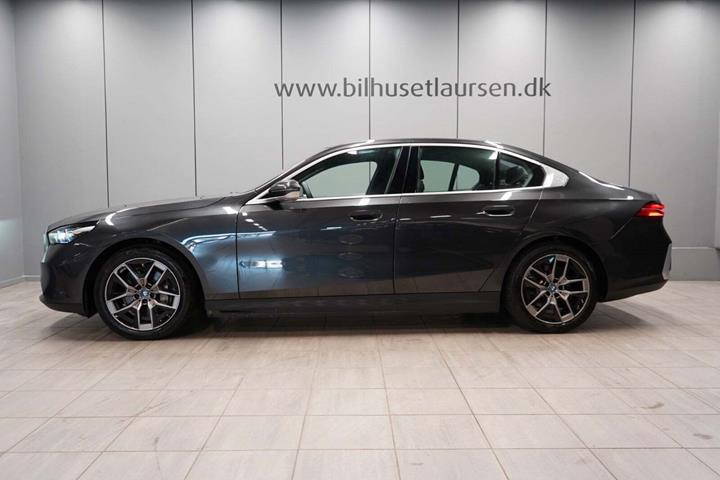 Grå BMW i5 fra 2024