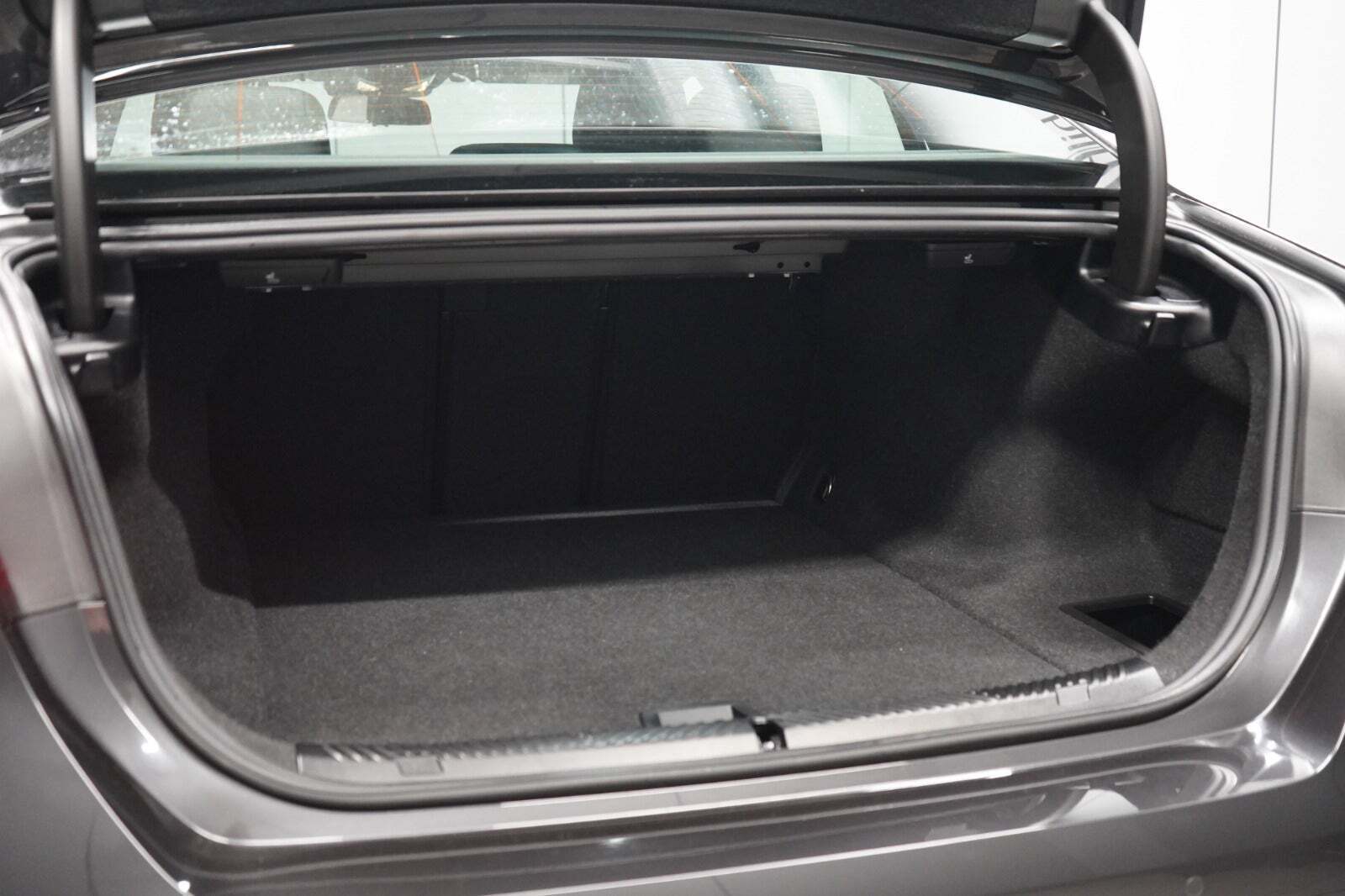 Grå BMW i5 fra 2024