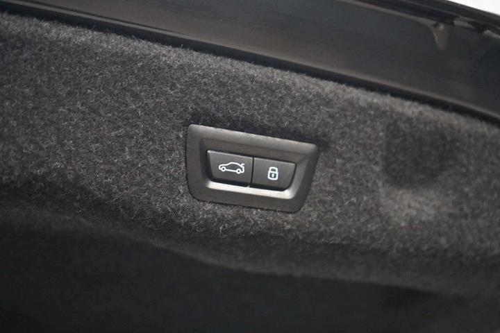 Grå BMW i5 fra 2024