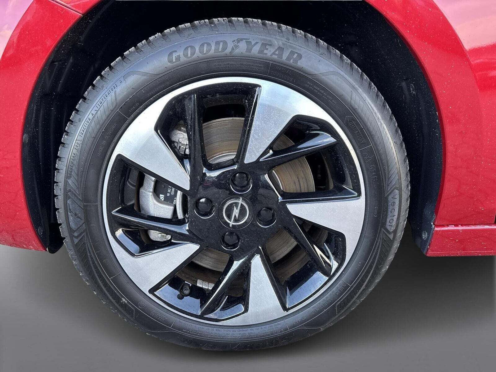 Rød Opel Corsa-e fra 2023