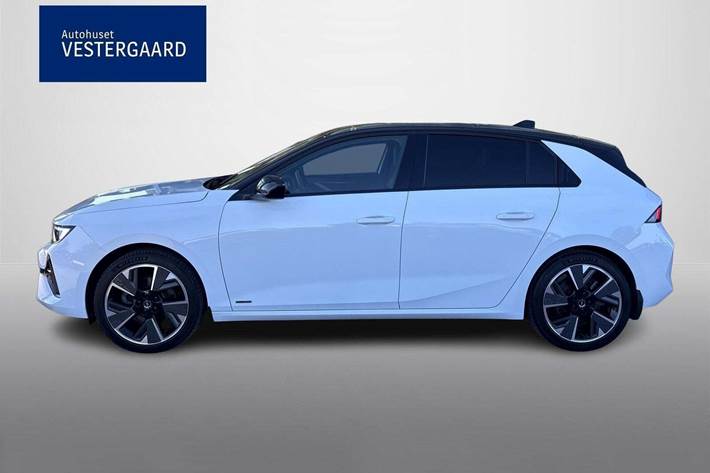 Hvid Opel Astra-e fra 2023