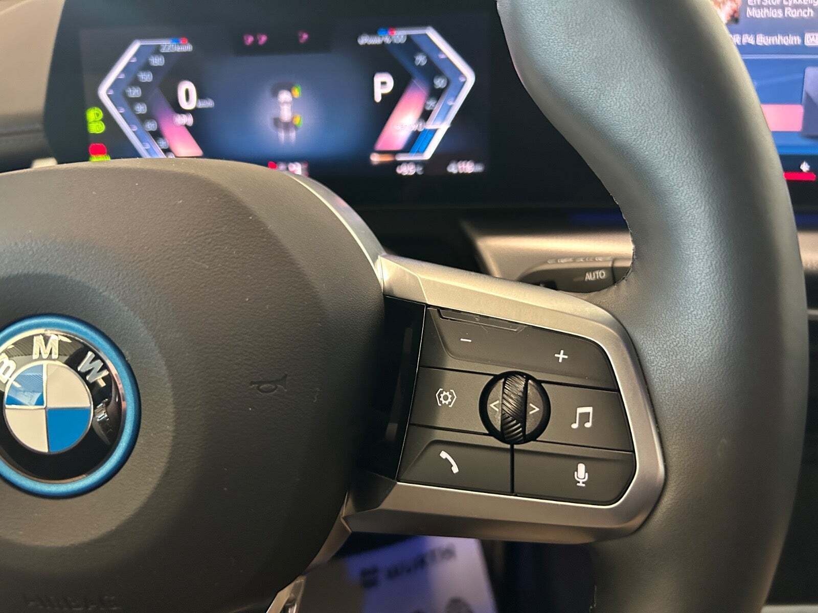 Hvid BMW iX1 fra 2025