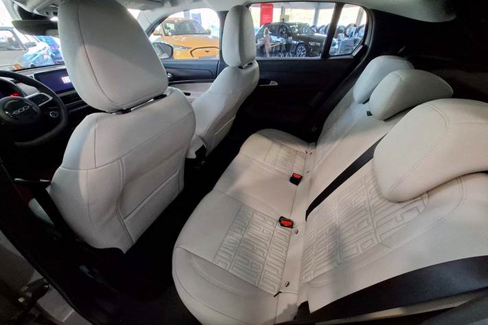 Beige Fiat 600e fra 2024