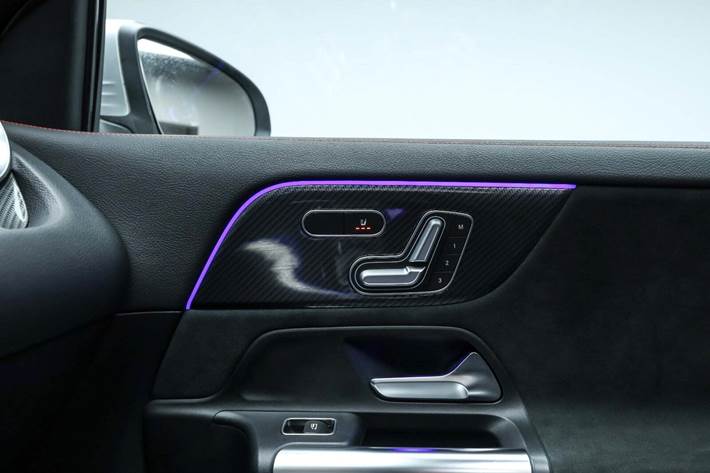 Sølv Mercedes GLA250 e fra 2022