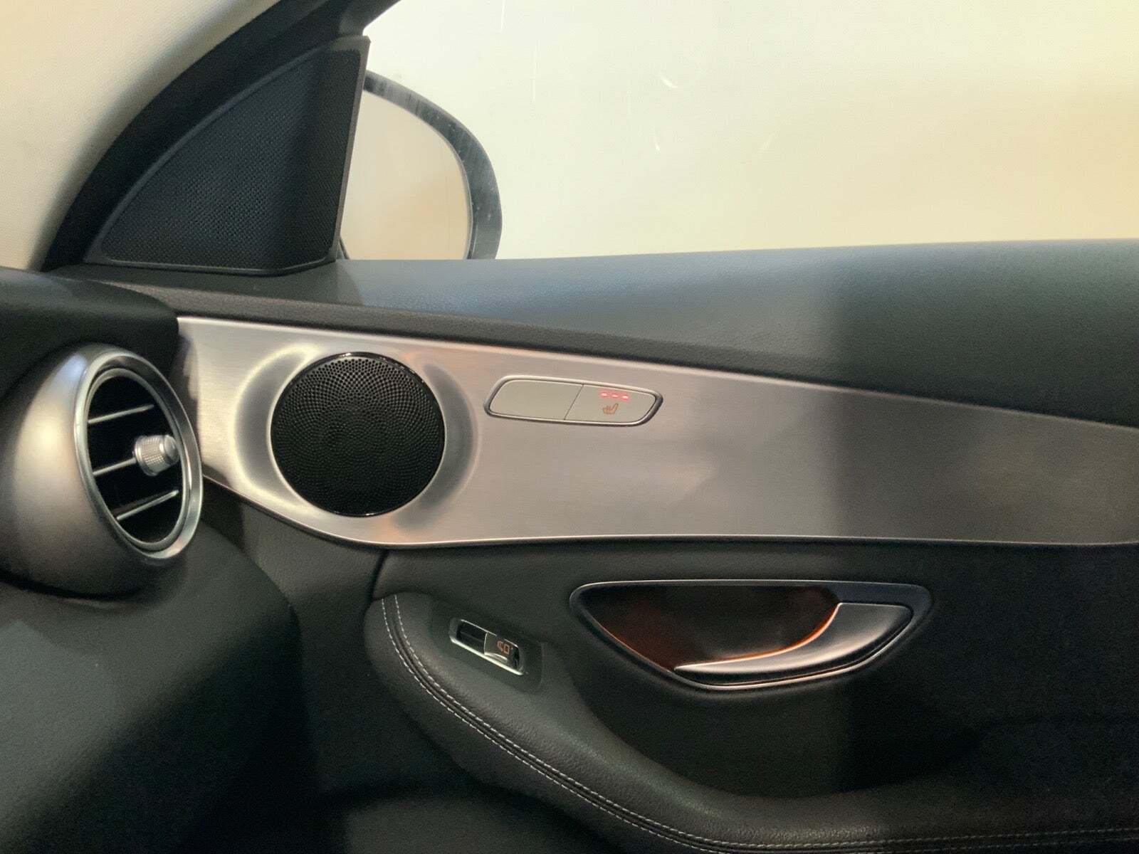 Grå Mercedes C220 d fra 2019