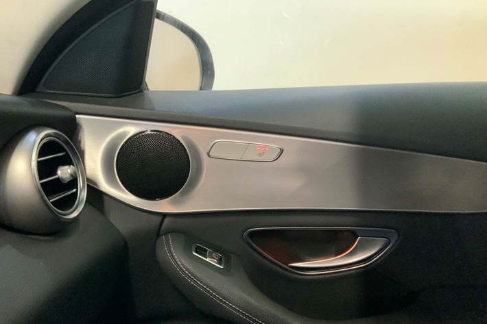 Grå Mercedes C220 d fra 2019