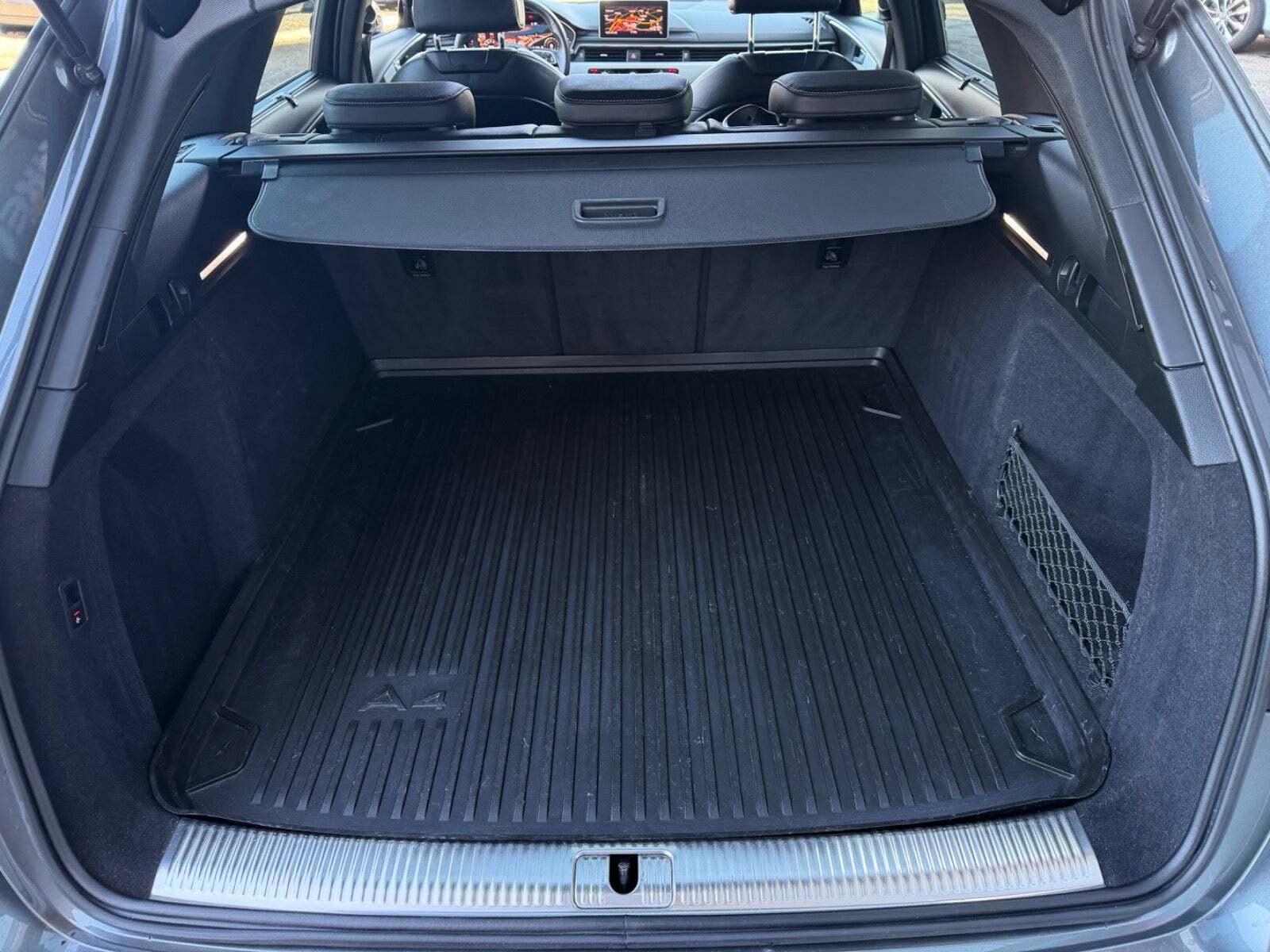 Grå Audi A4 fra 2018