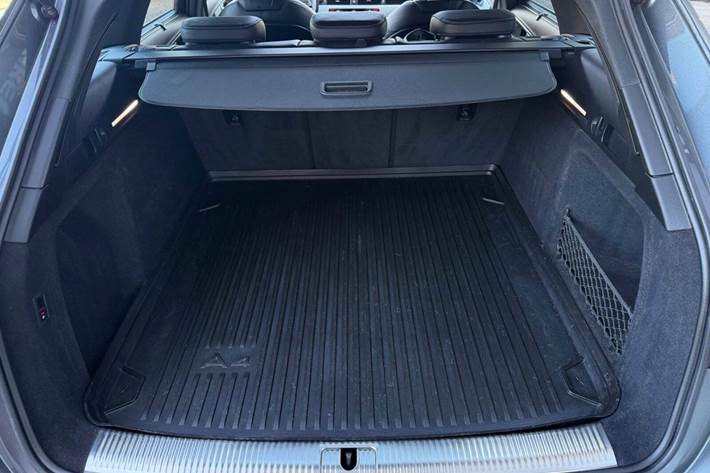 Grå Audi A4 fra 2018