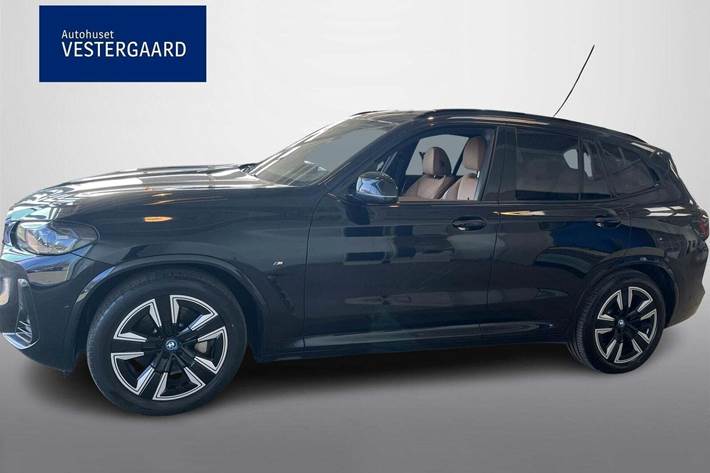 Blå BMW iX3 fra 2022