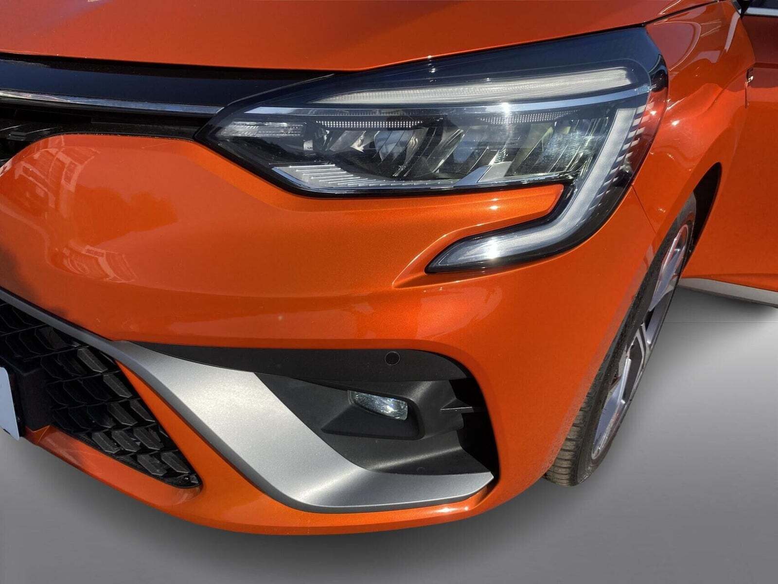 Orange Renault Clio V fra 2020