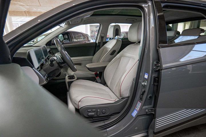 Grå Hyundai Ioniq 5 fra 2022