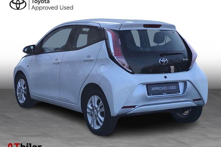 Hvid Toyota Aygo fra 2016