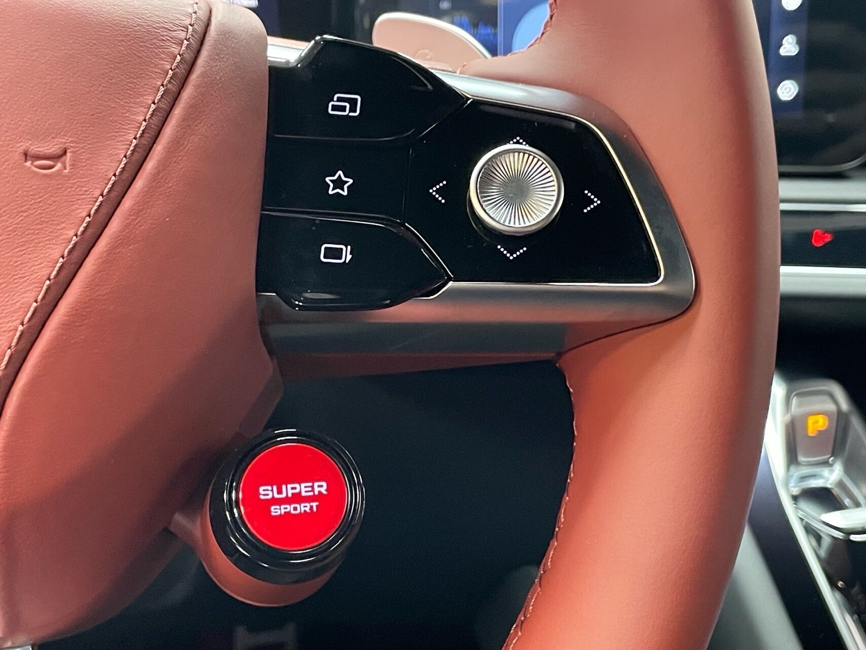 Rød MG Cyberster fra 2025