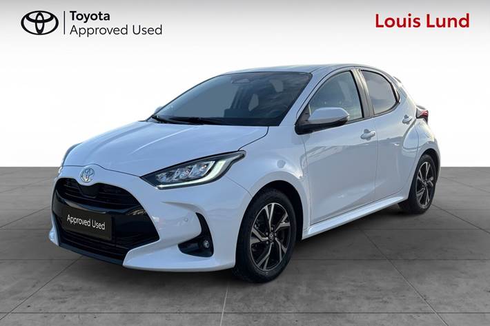 Hvid Toyota Yaris fra 2025 set udefra