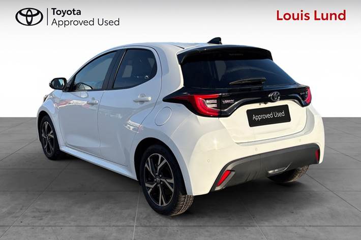 Hvid Toyota Yaris fra 2025
