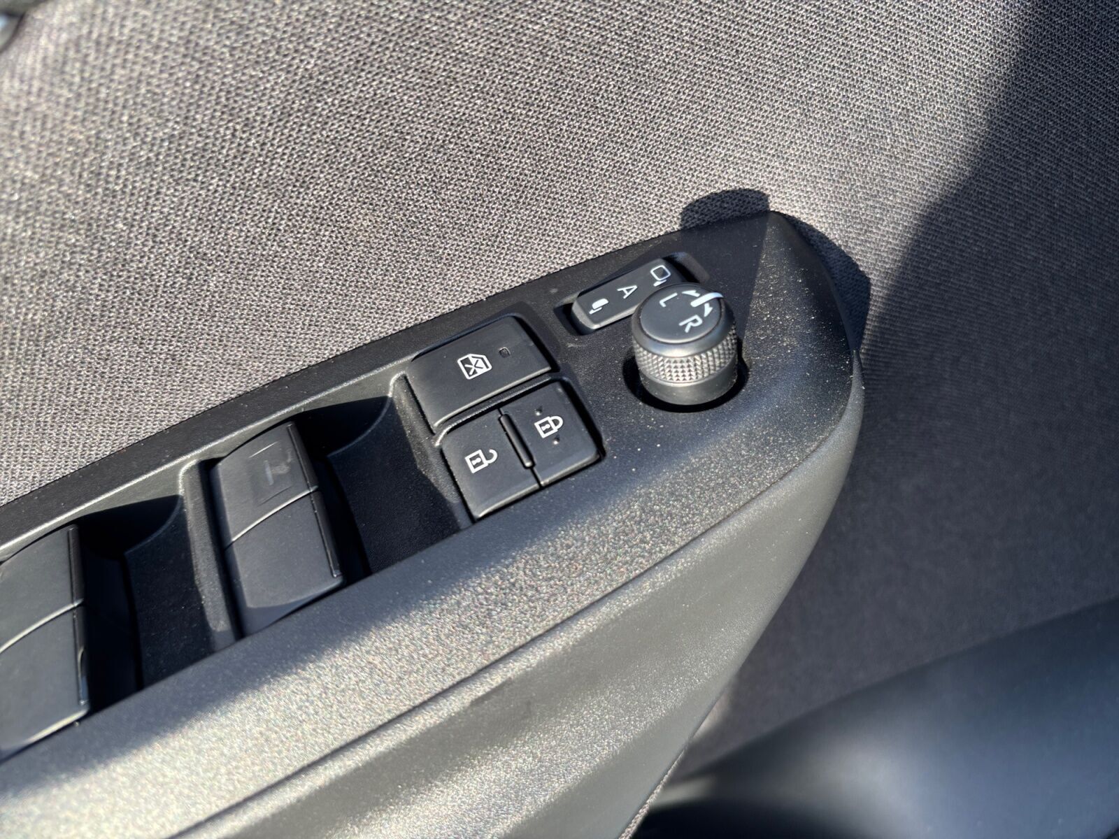 Hvid Toyota Yaris fra 2025