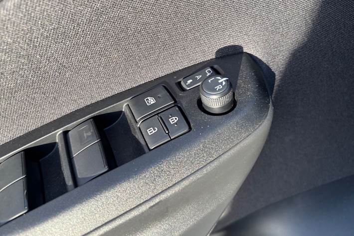 Hvid Toyota Yaris fra 2025