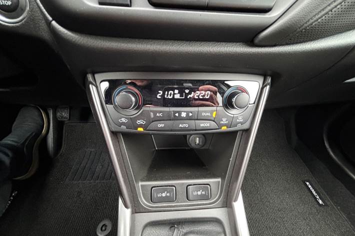 Grå Suzuki S-Cross fra 2025