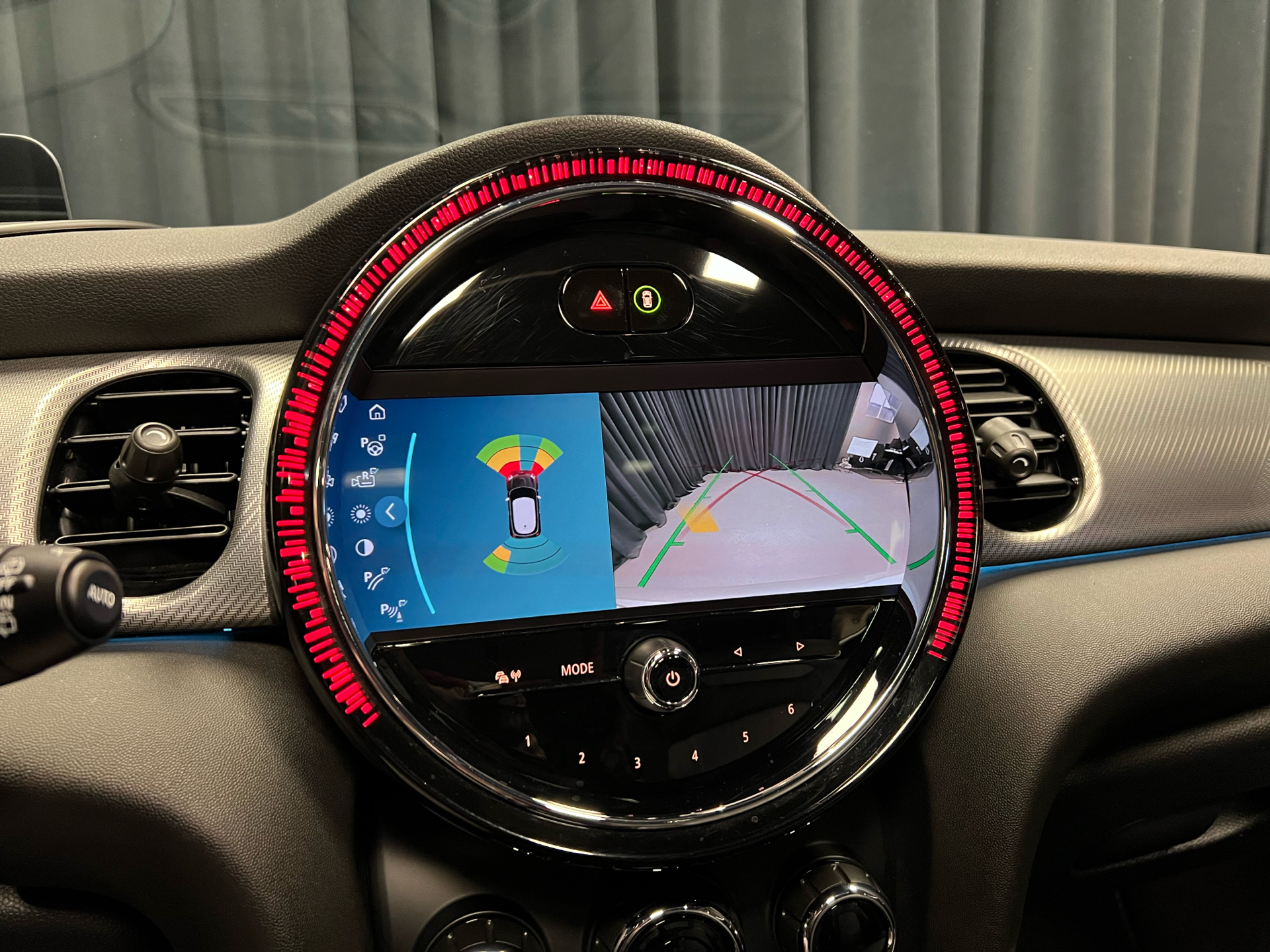 Sølv Mini Cooper fra 2023