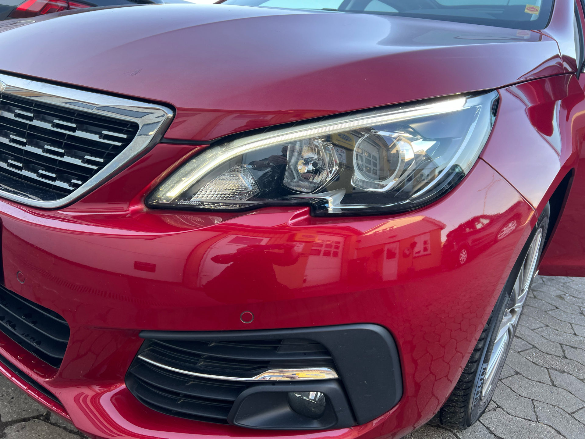 Rød Peugeot 308 fra 2018