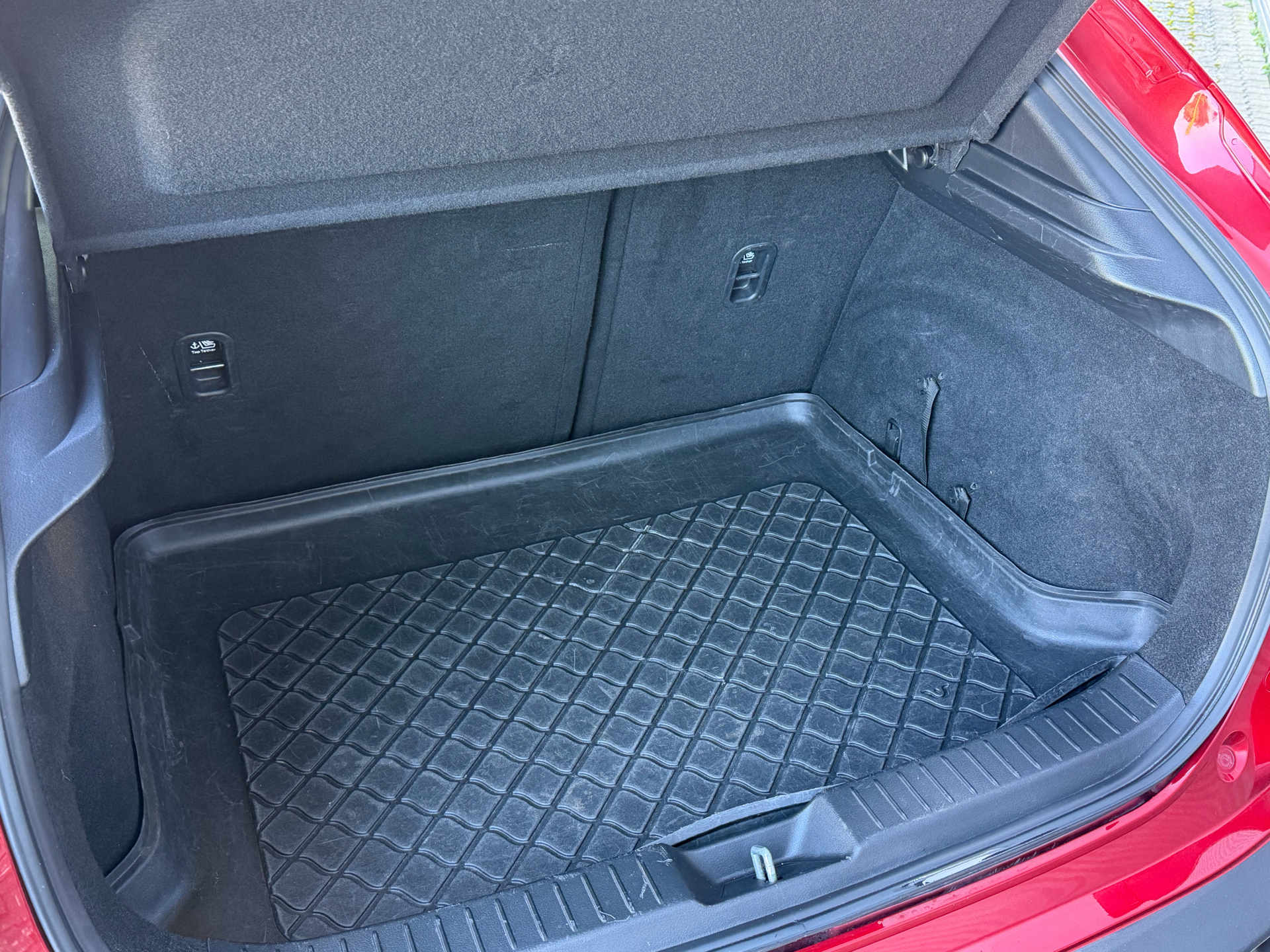 Rød Mazda CX-30 fra 2020