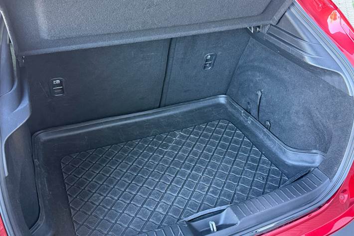 Rød Mazda CX-30 fra 2020