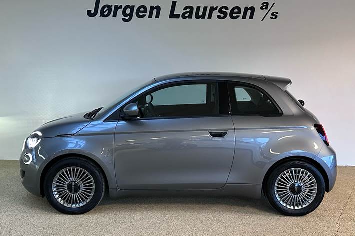 Grå Fiat 500e fra 2023