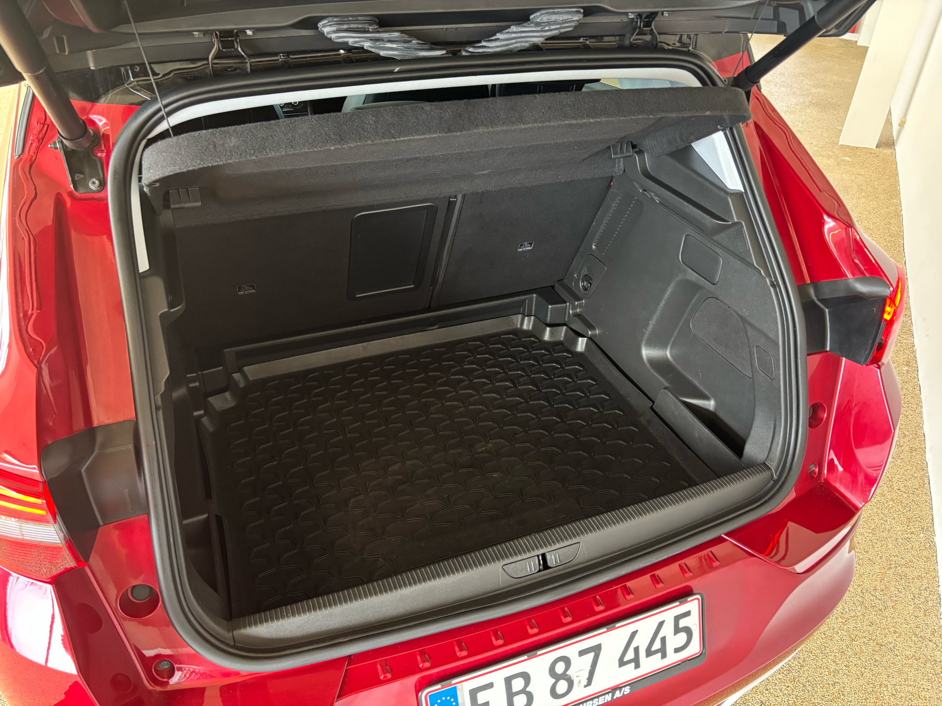 Rød Opel Grandland fra 2022