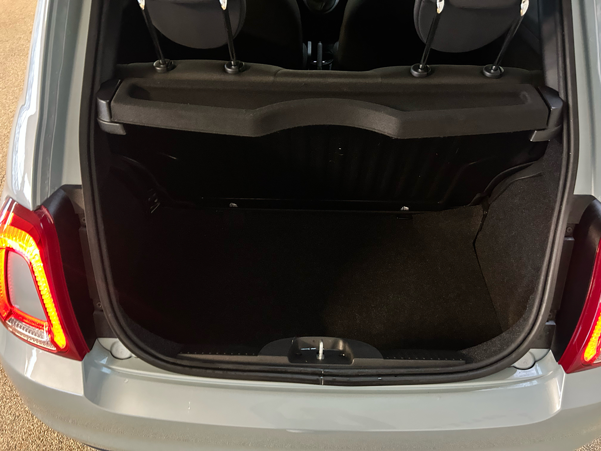 Grøn Fiat 500 fra 2023