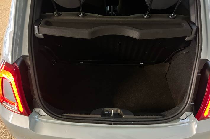 Grøn Fiat 500 fra 2023