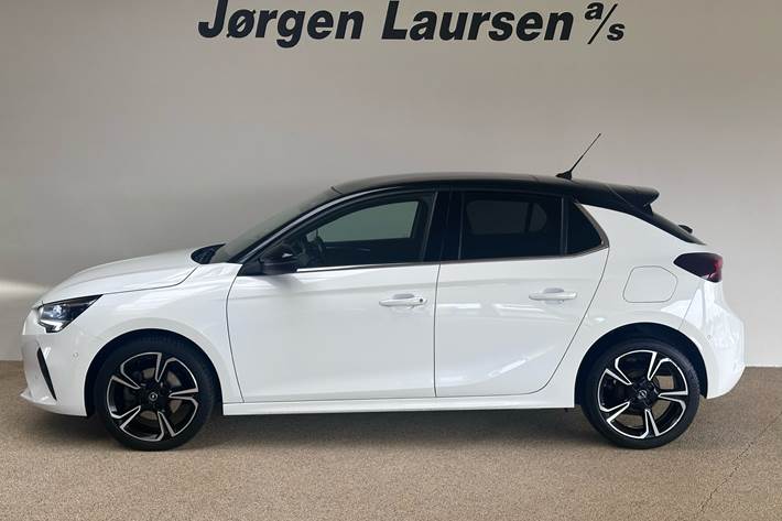 Hvid Opel Corsa fra 2022