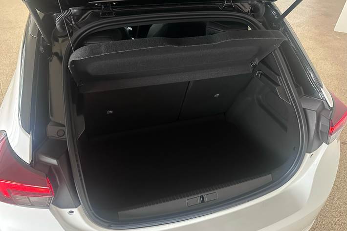 Hvid Opel Corsa fra 2022