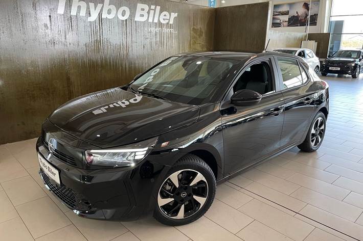 Sort Opel Corsa-e fra 2023 set udefra