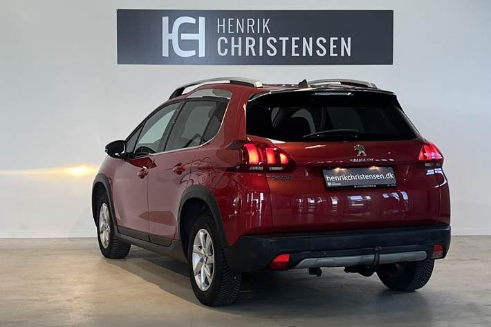 Rød Peugeot 2008 fra 2018