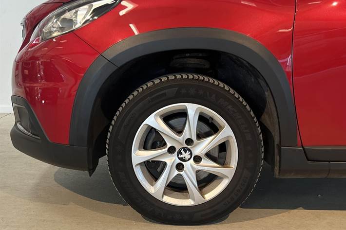 Rød Peugeot 2008 fra 2018