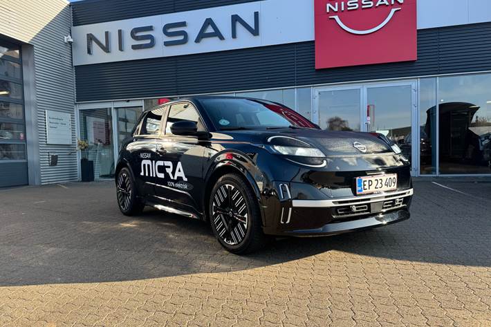 Sort Nissan Micra fra 2025 set udefra