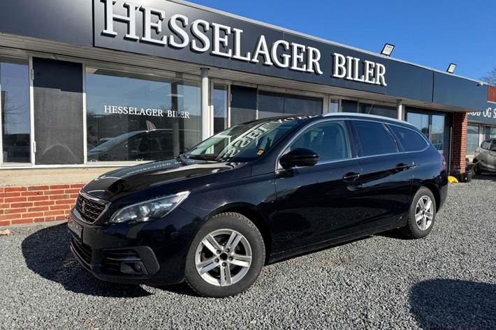 Sort Peugeot 308 fra 2018 set udefra