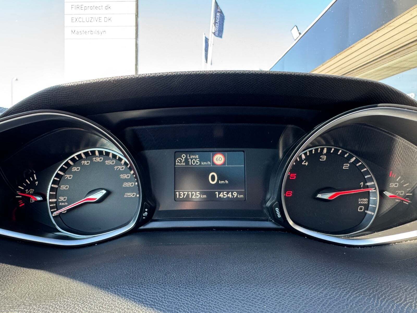 Sort Peugeot 308 fra 2018