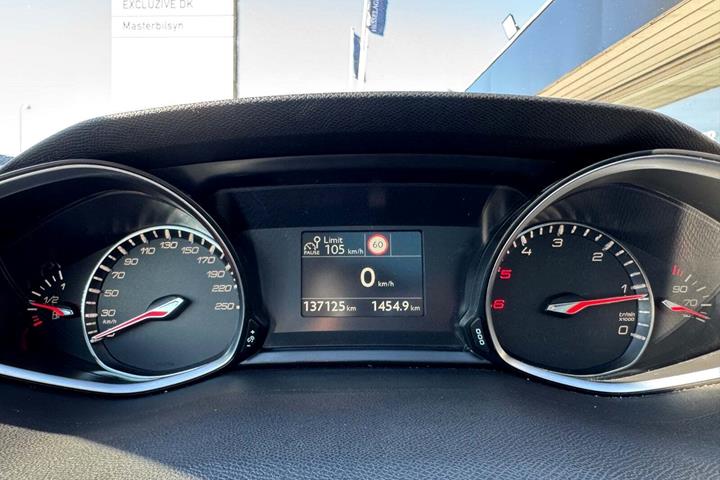 Sort Peugeot 308 fra 2018