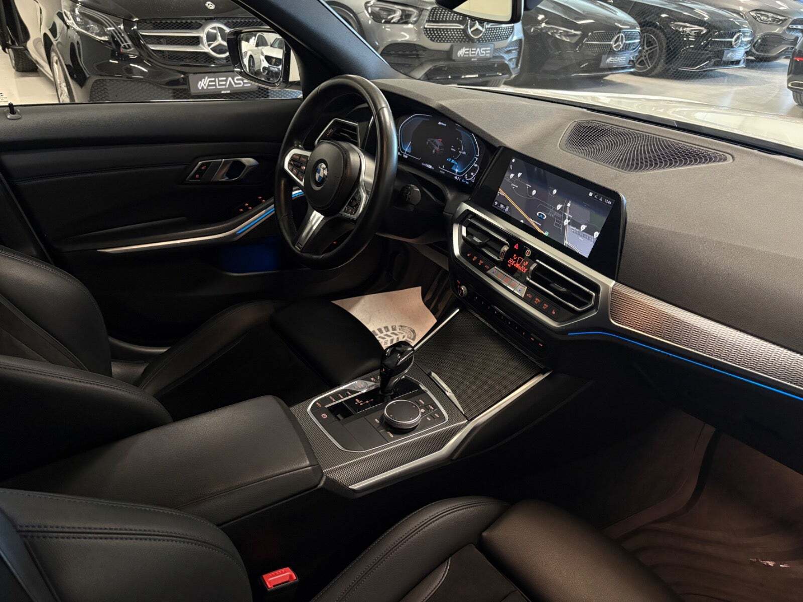 Hvid BMW 330e fra 2020