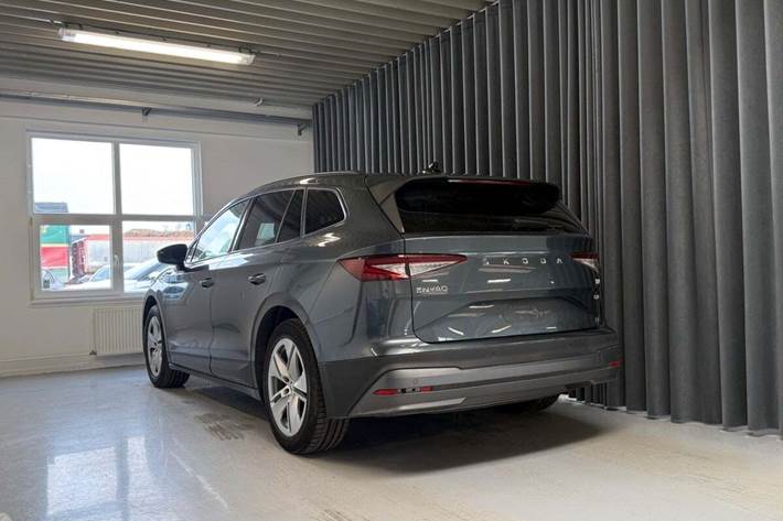 Grå Skoda Enyaq fra 2021