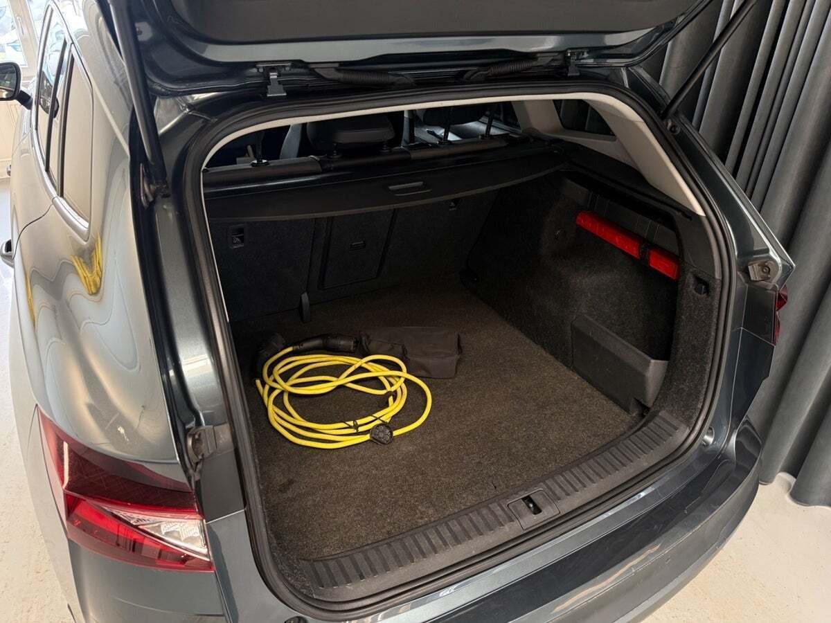 Grå Skoda Enyaq fra 2021